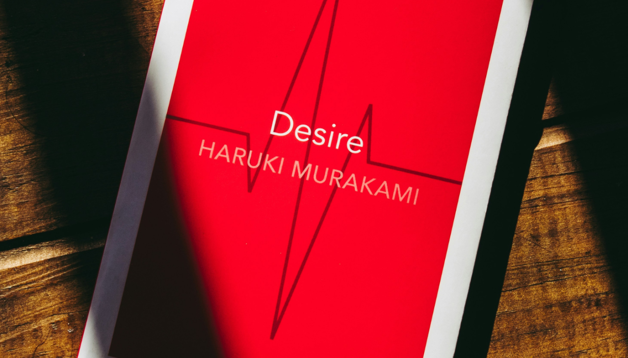 Rotes Buchcover für "Desire" von Haruki Murakami" als Beispiel für den Einsatz der Farbe rot